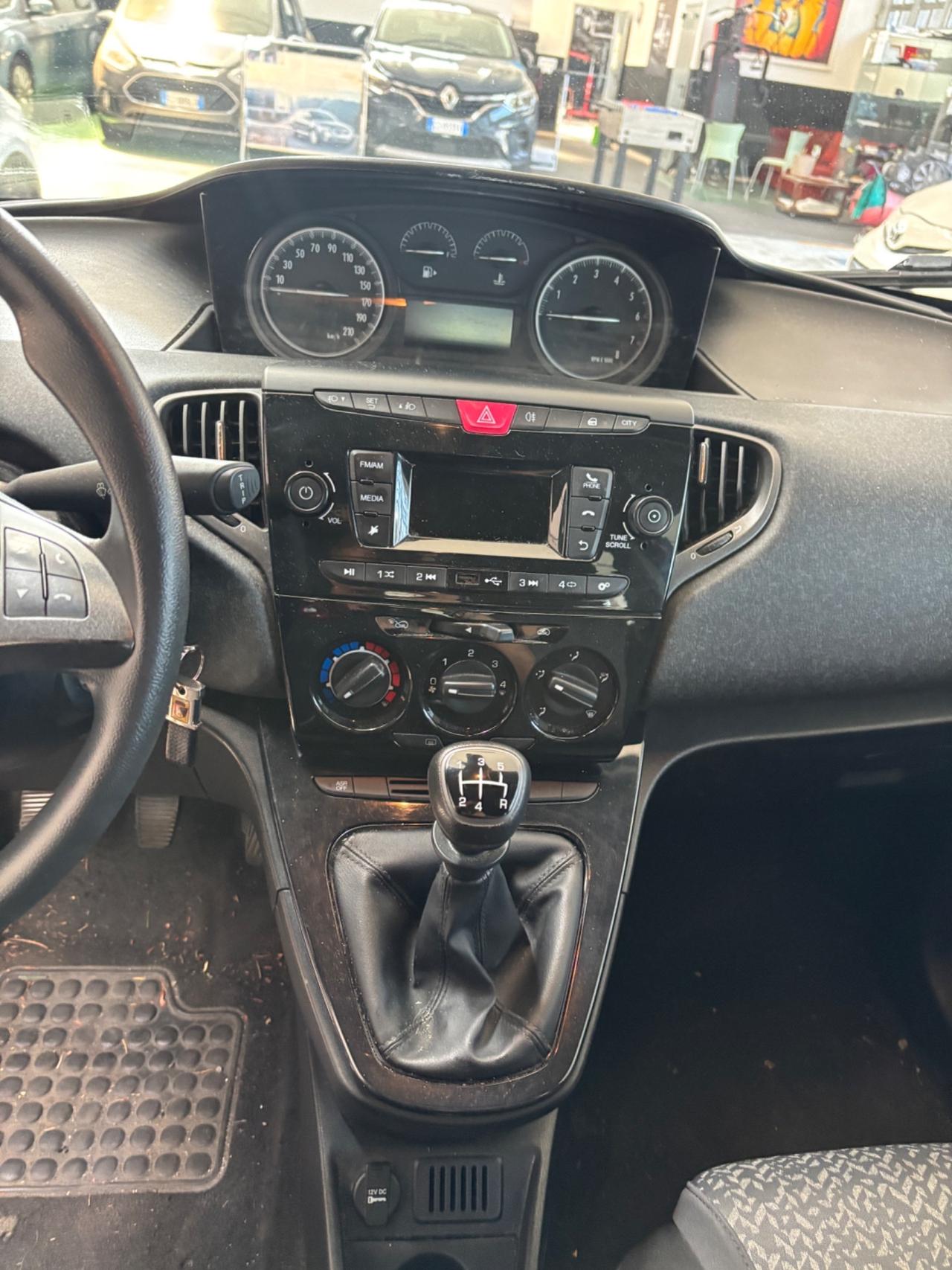 Lancia Ypsilon 1.2 69 CV 5 porte S&S Platinum