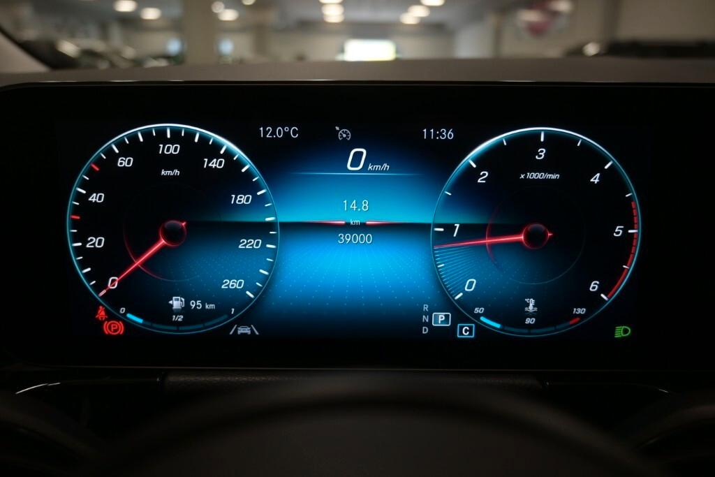 Mercedes-benz GLA 180 180D 115CV AUTOMATIC BUSINESS SOLUTION ( NAVI PREMIUM - PDC TELECAMERA POST. ) CC. 1950