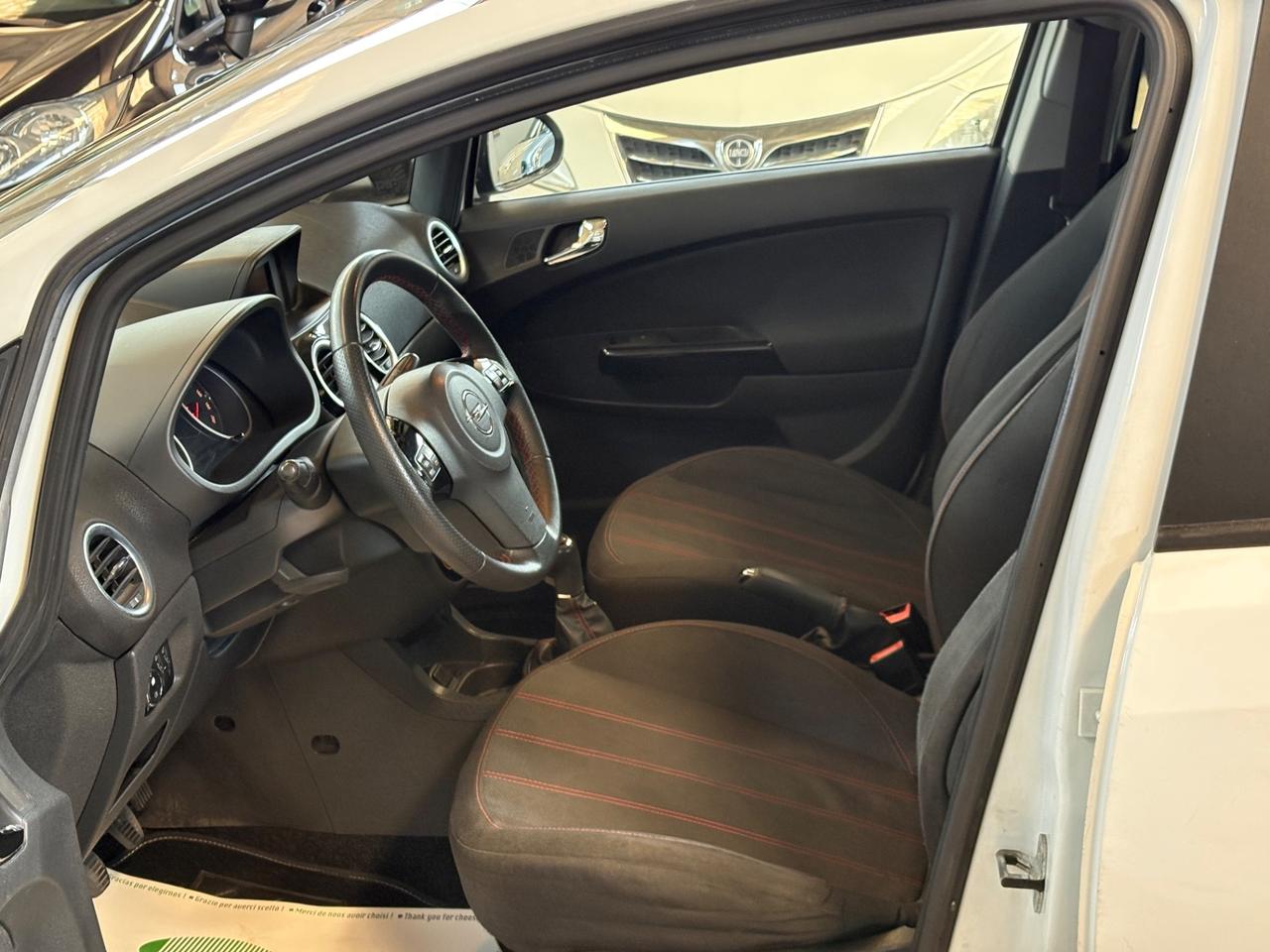 Opel Corsa 1.4 16V 5 porte Sport