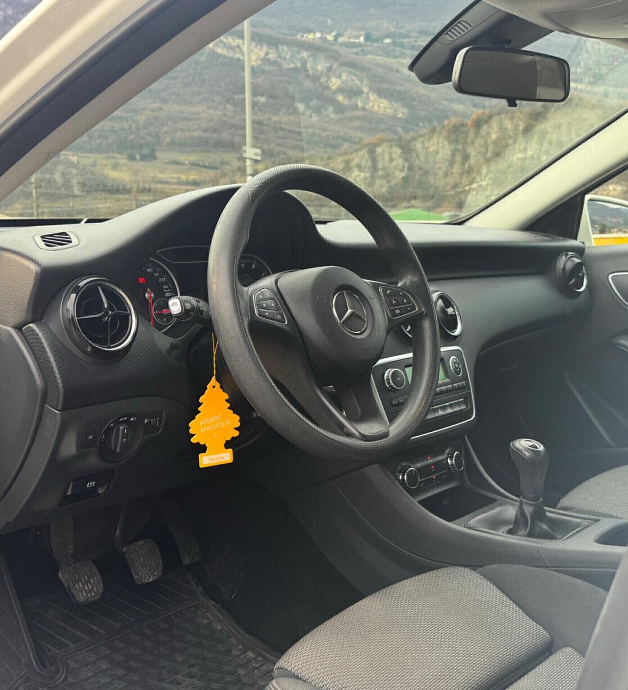 Mercedes-benz A 180 Premium SOLO 84.000km