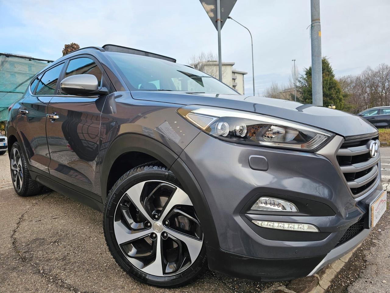 Hyundai Tucson 1.7 CRDi 141cv DCT Sound Edition*Navi*Tetto*19*Bi-Xeno*