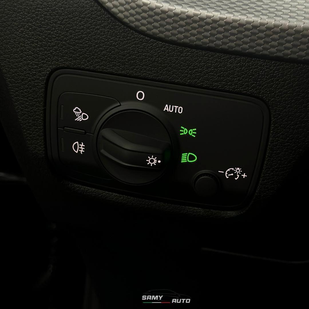 Audi Q2 30 TDI Identity Black