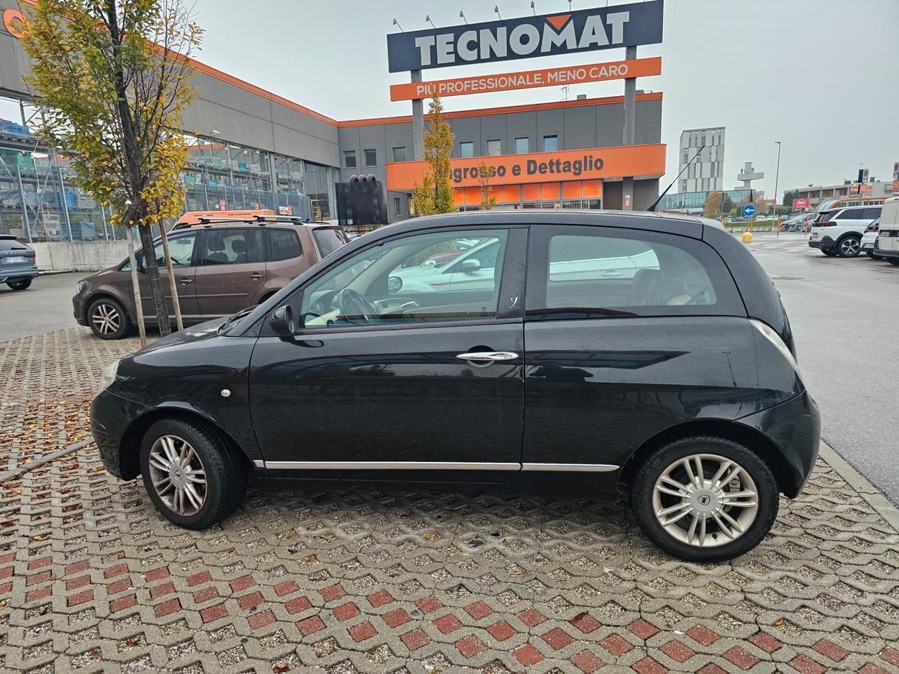 Lancia Ypsilon 1.3 MJT 75 CV Platino