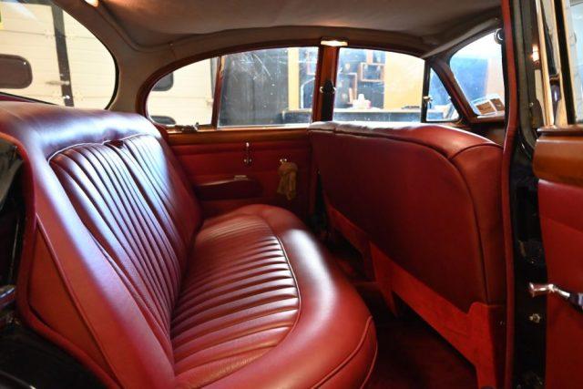 DAIMLER Sovereign 2.5 V8 AUTO GUIDA A DESTRA PERFETTA ITALIANA NUOVA