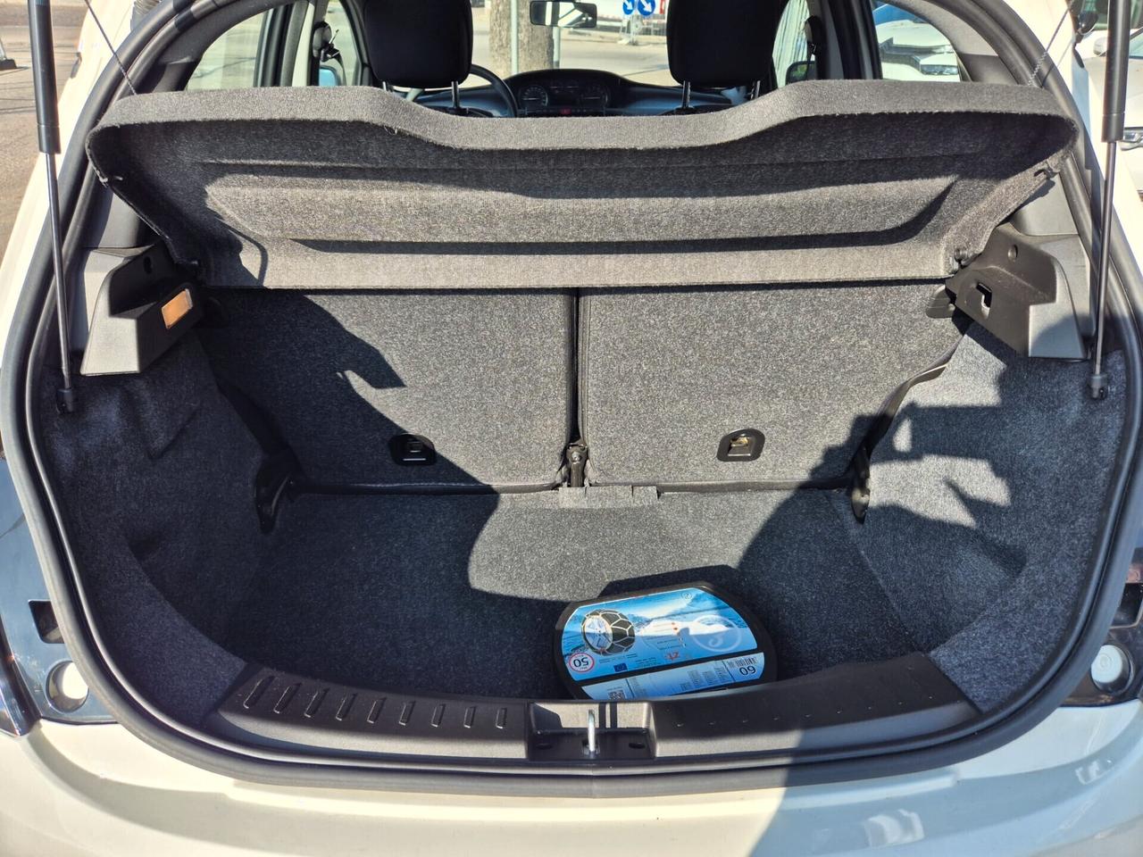 Lancia Ypsilon 1.0 FireFly 5 porte S&S Hybrid Silver