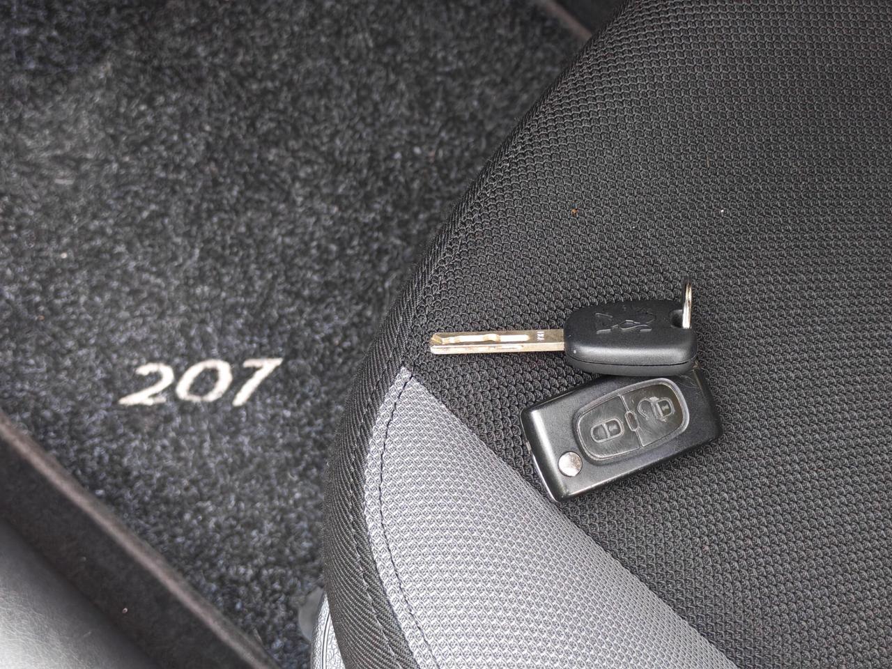 Peugeot 207 1.4 BENZINA 95cv / 43.000km / Unipro
