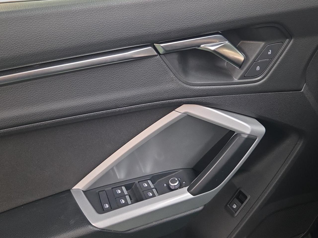 Audi Q3 45 TFSI e S tronic Business