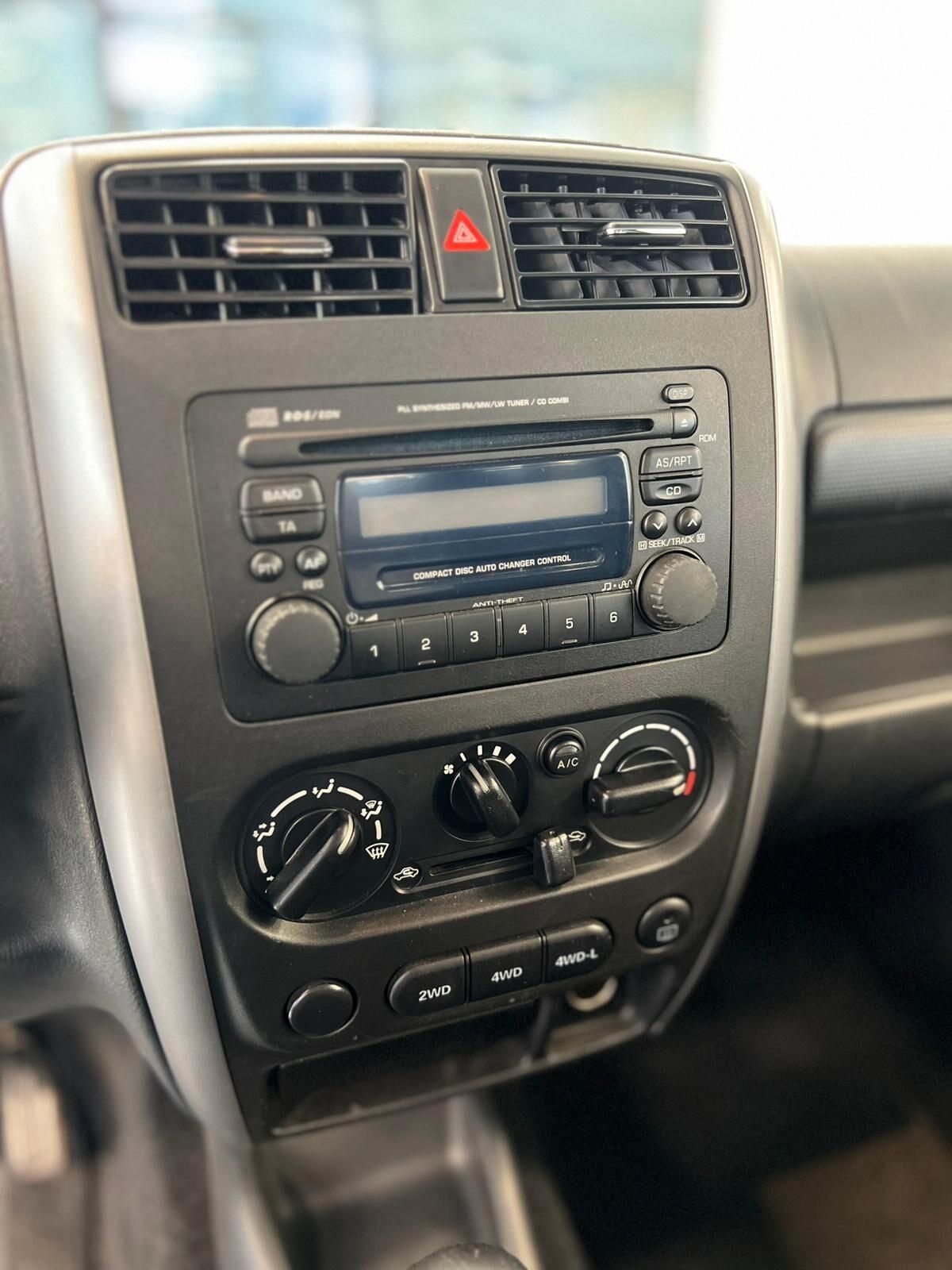 Suzuki Jimny 1.3i 16V cat 4WD JLX