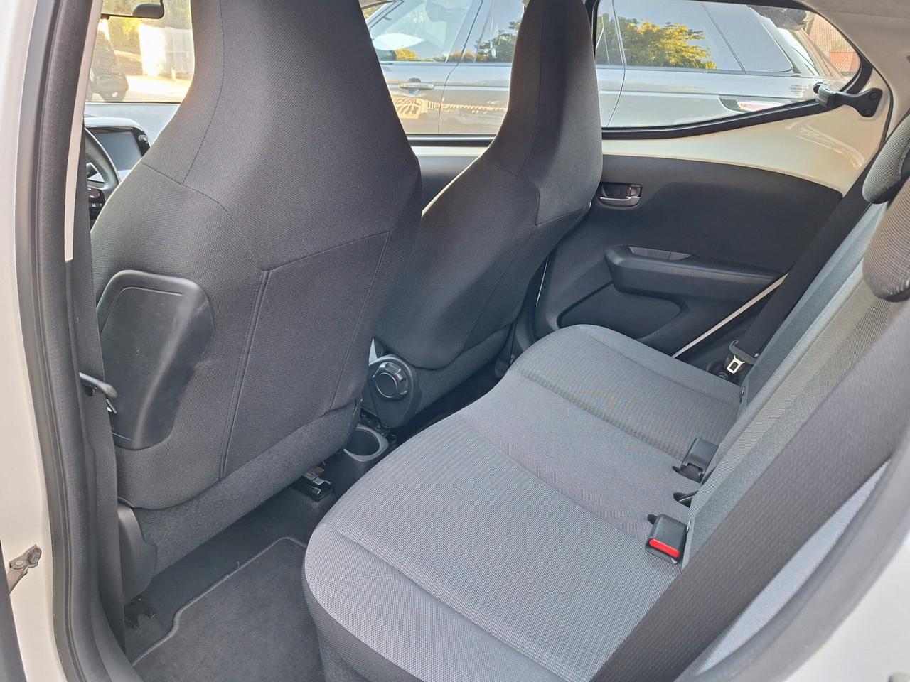 Toyota Aygo Connect 1.0 VVT-i 72 CV 5 porte x-fun