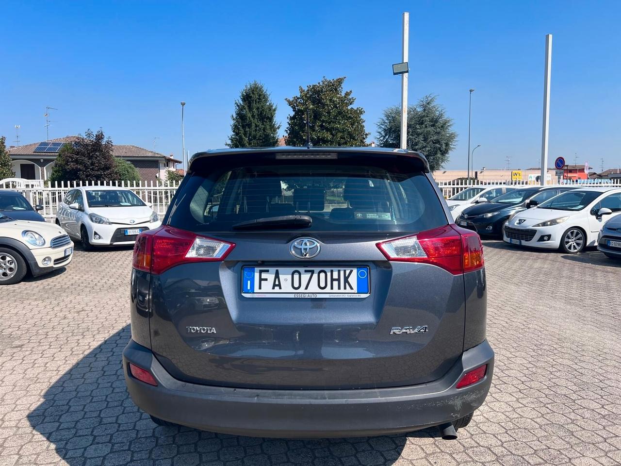 Toyota RAV 4 RAV4 2.0 D-4D 2WD Style White Ed.