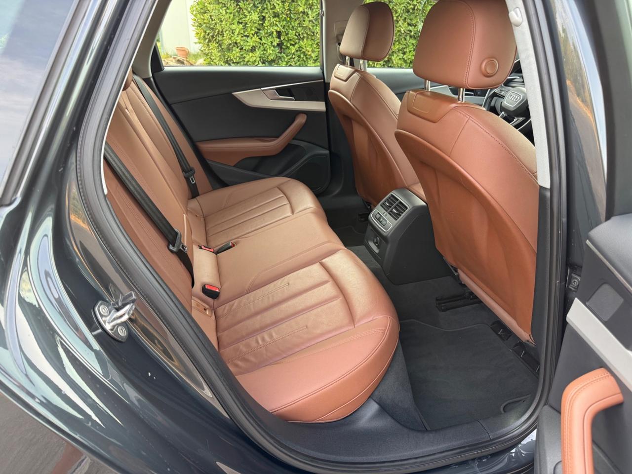 Audi A4 Avant 40 TDI quattro S tronic Business Advanced