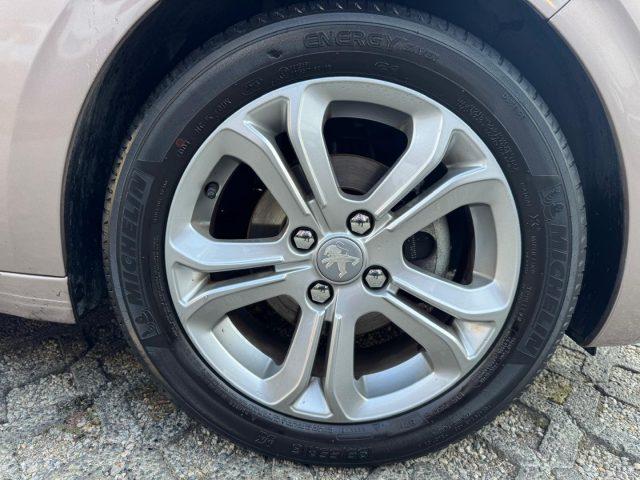 PEUGEOT 208 1° serie PureTech 82 5 porte Allure