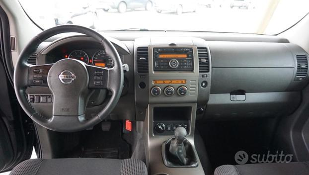 NISSAN Pathfinder 2.5 dCi LE