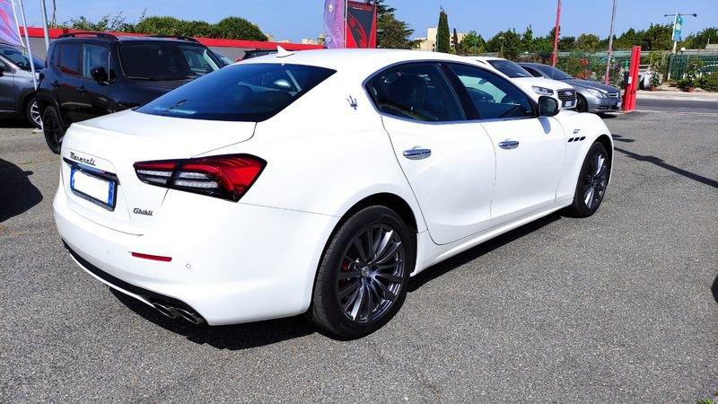 Maserati Ghibli 330 CV MHEV GT