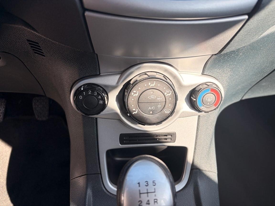 Ford Fiesta 1.4 TDCi 70CV 5 porte Titanium