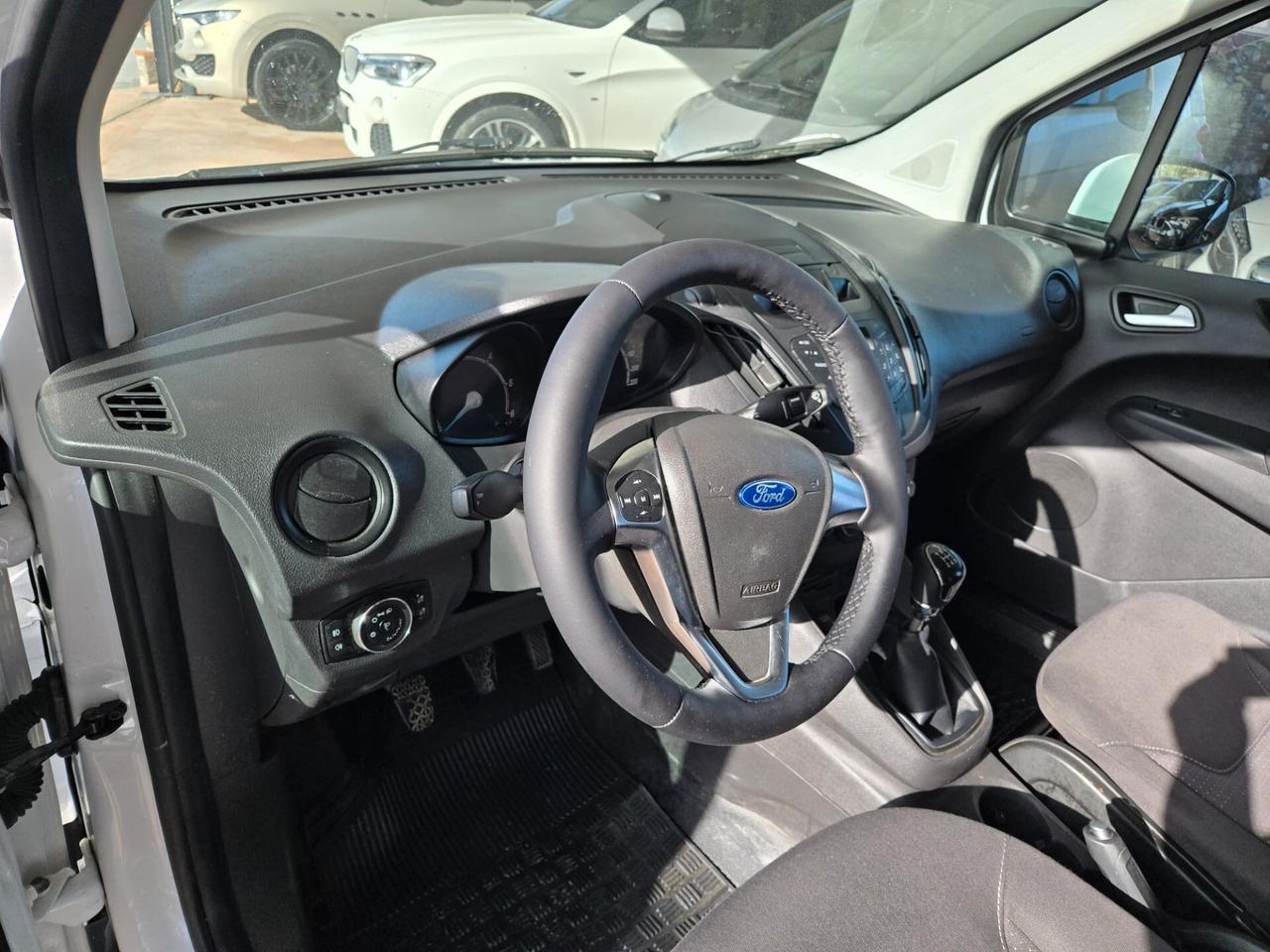 Ford Tourneo Courier 1.5 TDCI 95 CV Titanium
