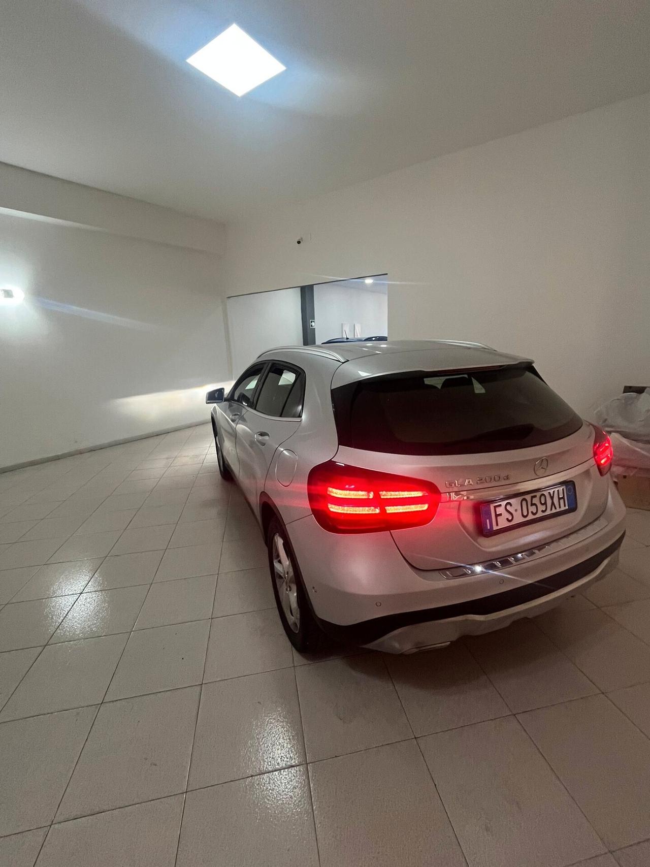 Mercedes-benz GLA 200 D AUTOMATICA 4MATIC SPORT
