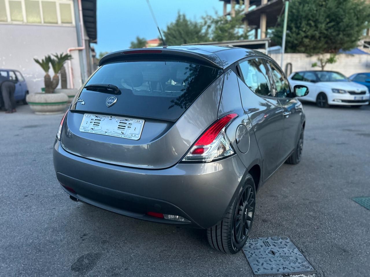 Lancia Ypsilon 1.3 MJT Elefantino Bianco Platinum