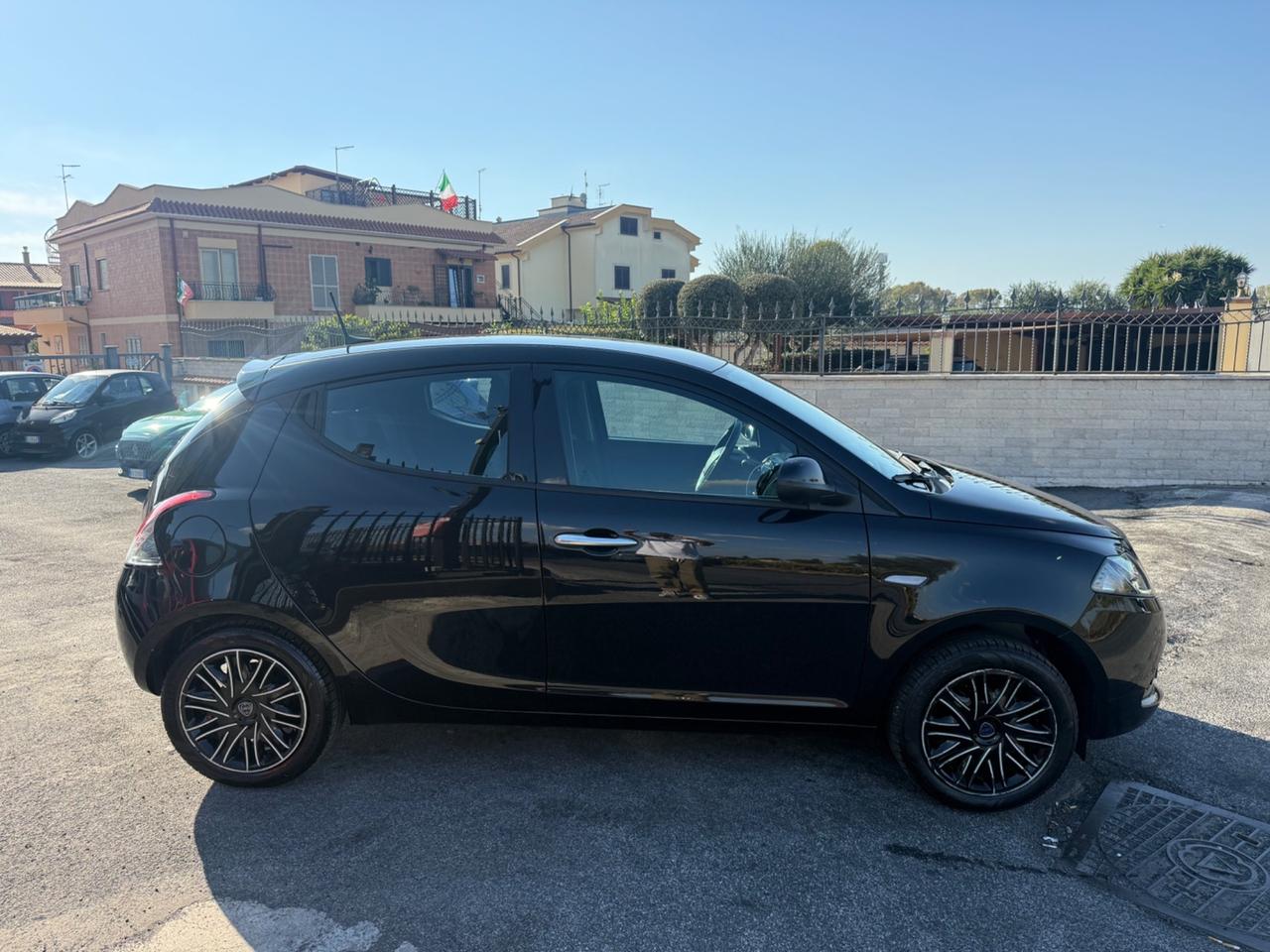 Lancia Ypsilon 1.0 FireFly Hybrid Gold Plus Nera