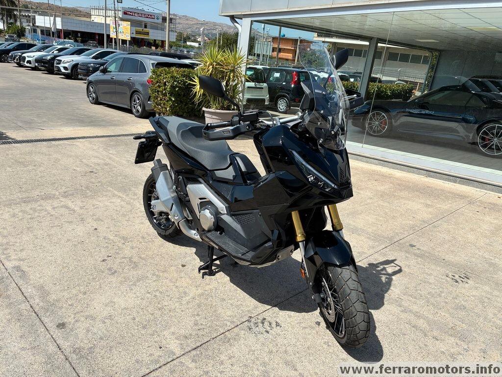Honda X-ADV 750 km0 a 124 euro al mese