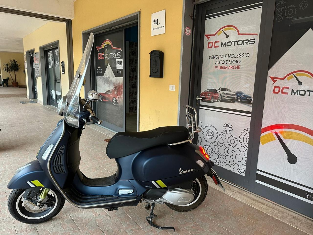 Piaggio Vespa 300 GTS hpe SUPERTECH