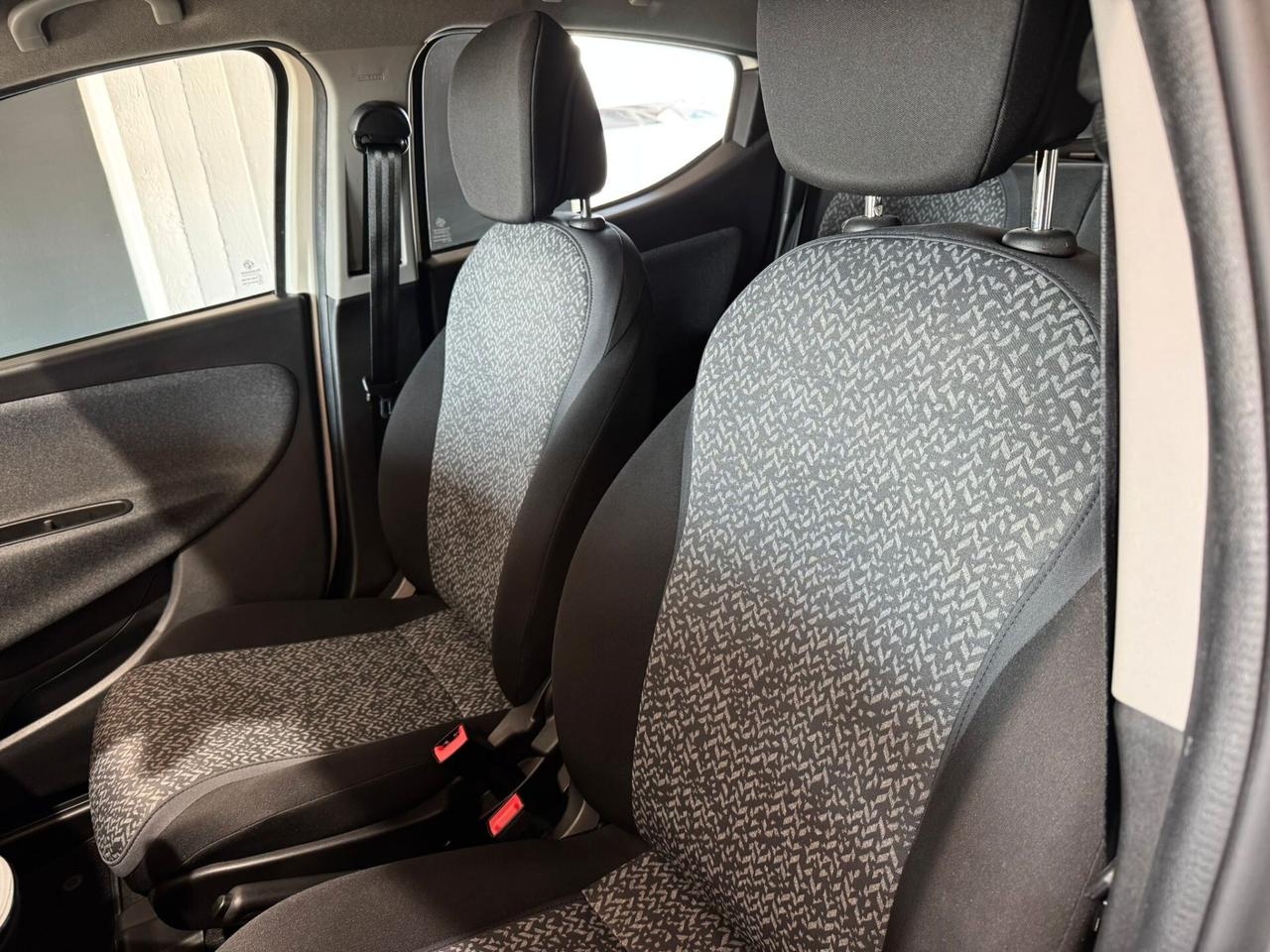 Lancia Ypsilon 1.0 Hybrid 70cv Ecochic Silver