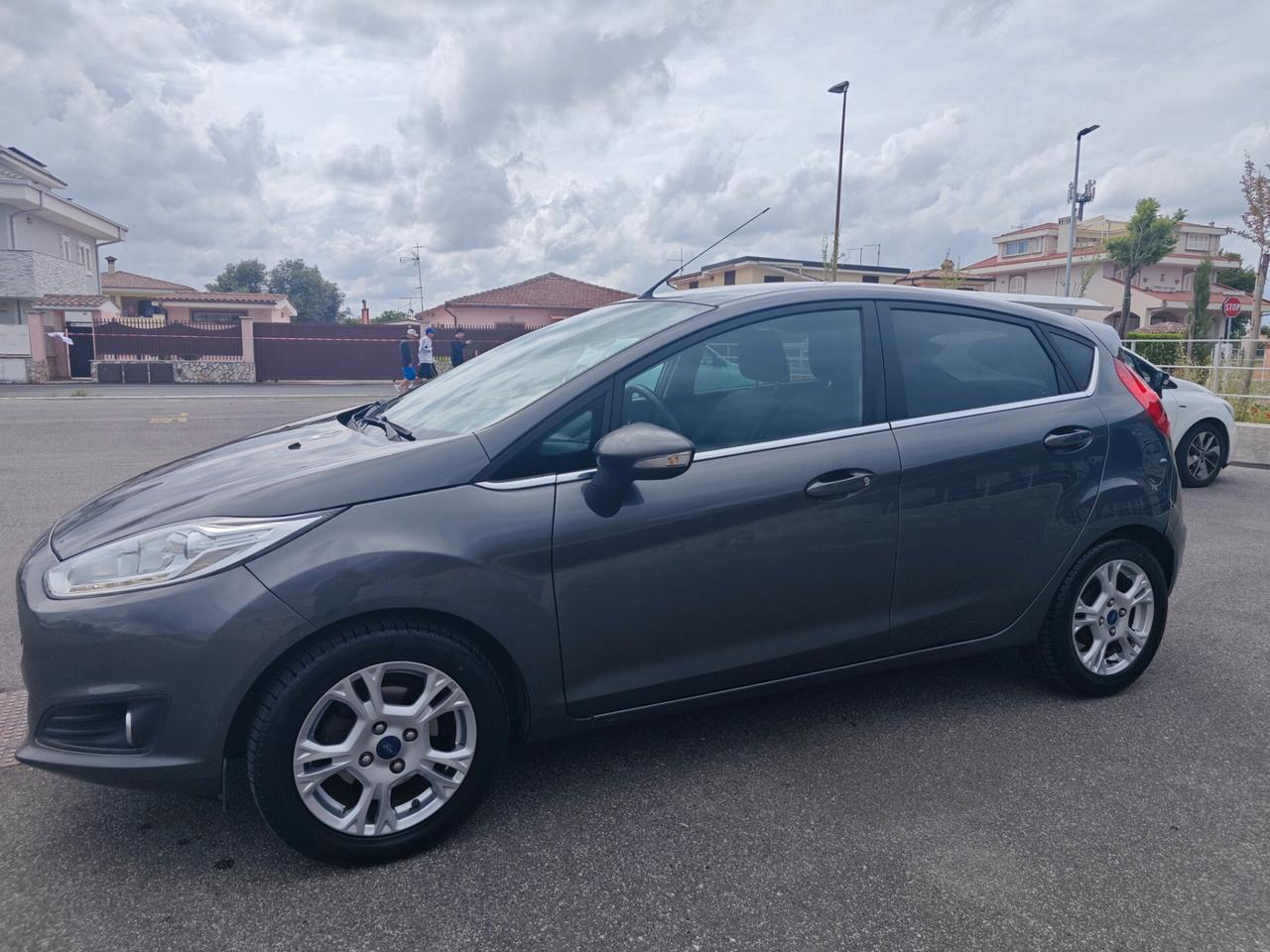 Ford Fiesta 1.5 TDCi 75CV 5 porte Titanium