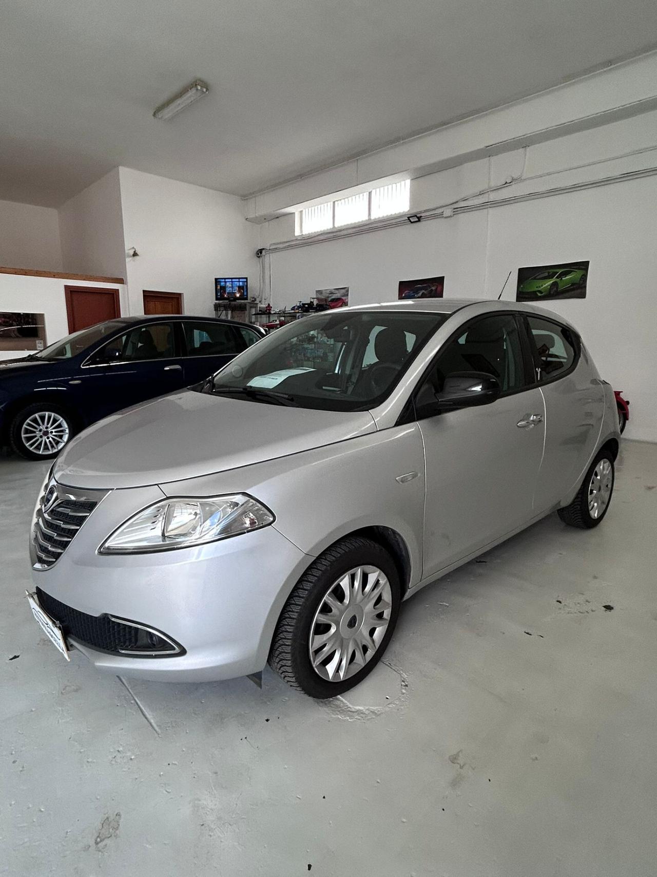 Lancia Ypsilon 1.2 69 CV 5 porte S&S Silver