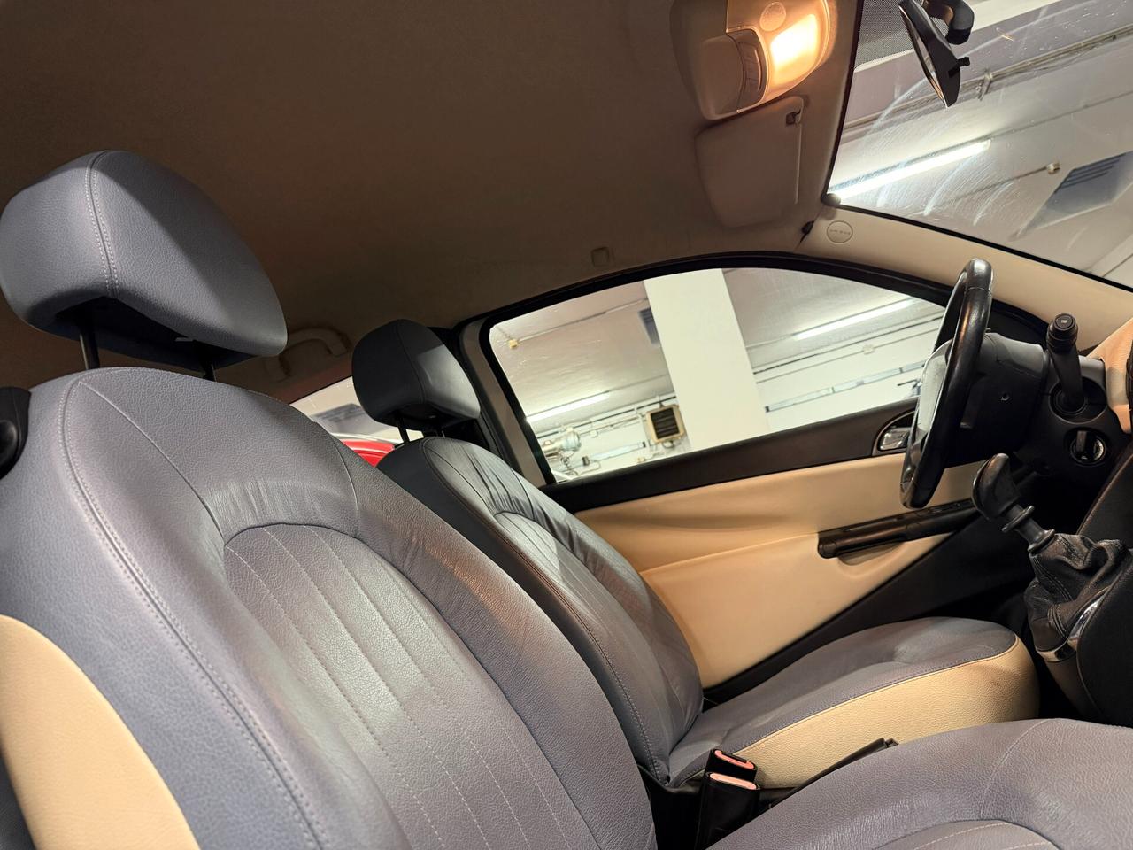 Lancia Ypsilon 1.2 16V Platino