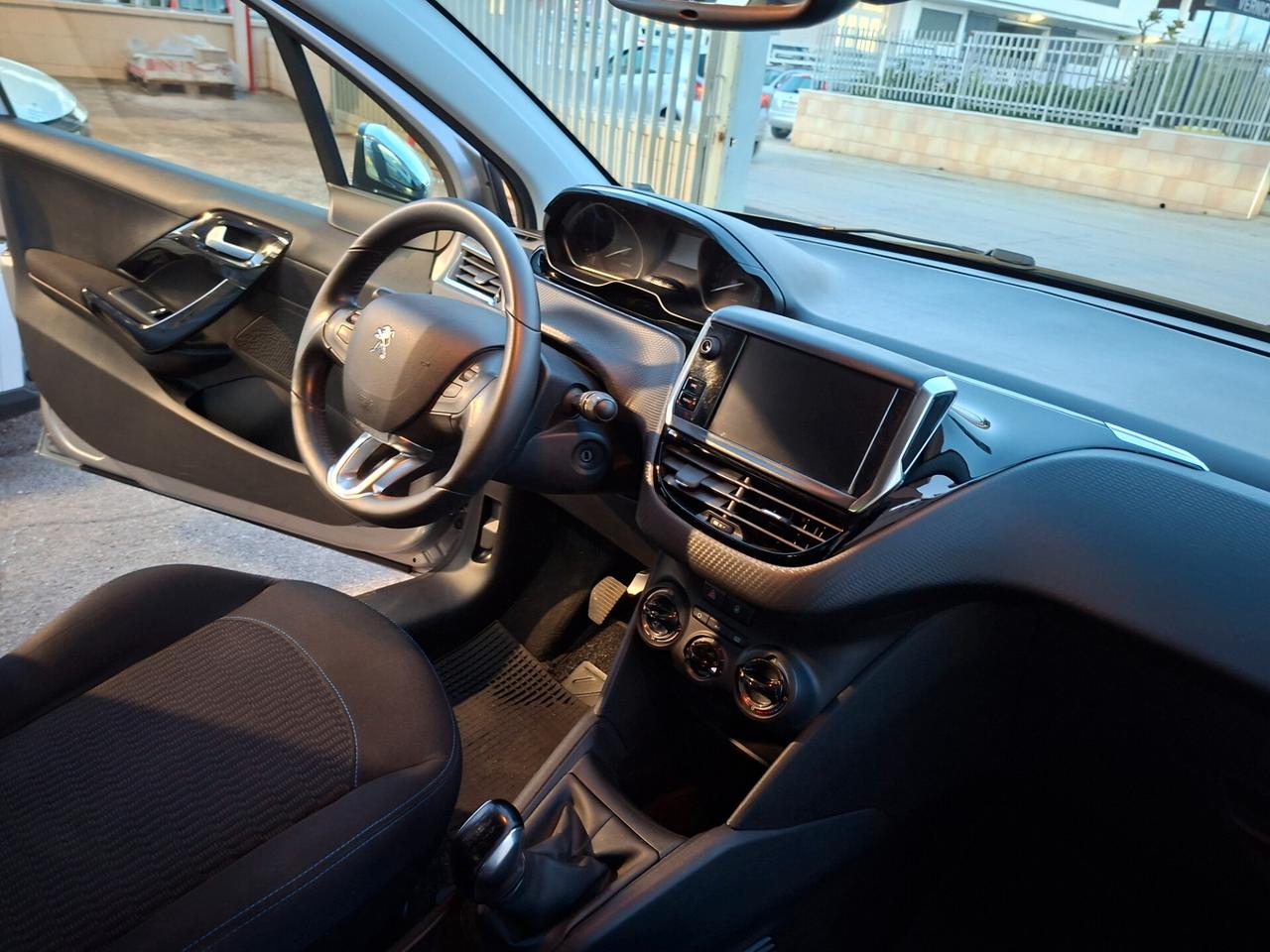 Peugeot 208 BlueHDi 100 S&S 5 porte Signature