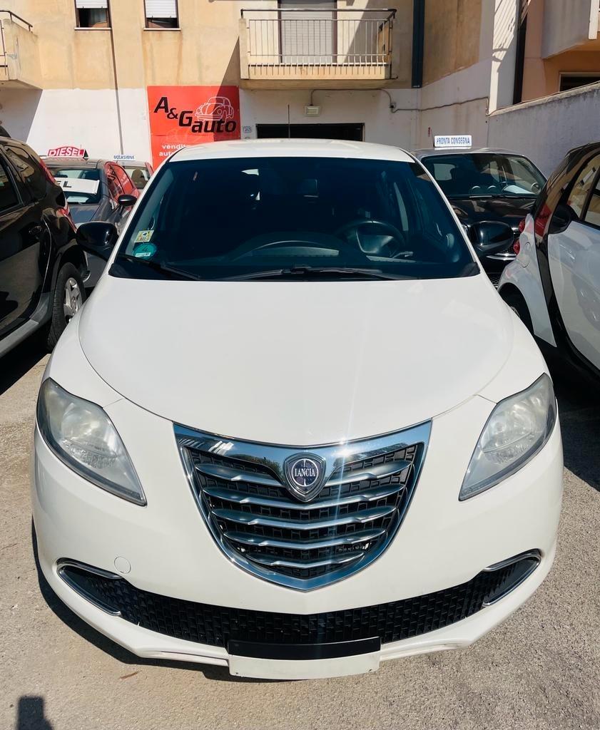 Lancia Ypsilon 1.2 69 CV 5 porte GPL Ecochic Silver