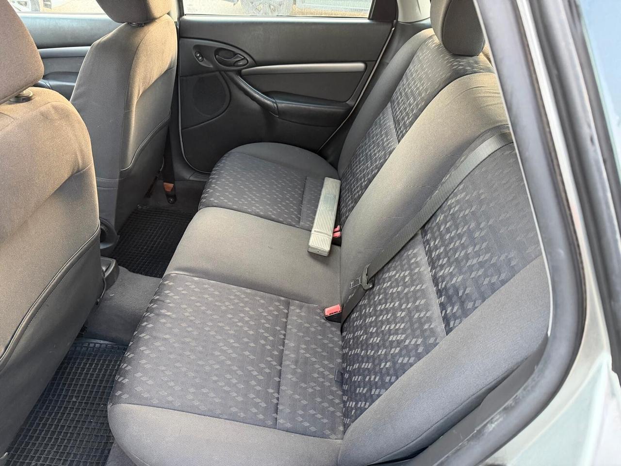 Ford Focus 1.8 TDDi cat 5p. Ghia