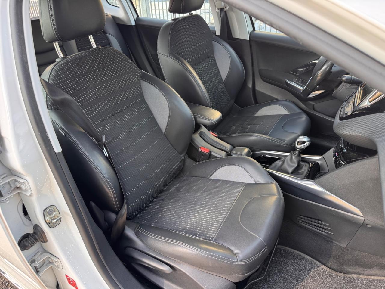 Peugeot 2008 1.6 e-HDi 115 CV neopaten garanzia 12 mesi