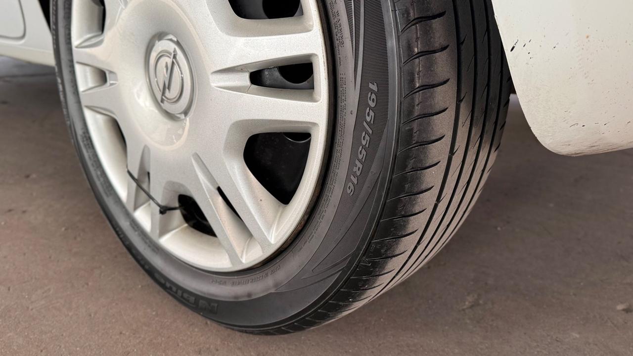 Opel Corsa 1.4 90CV GPL Tech Coupé 120 Anniversary