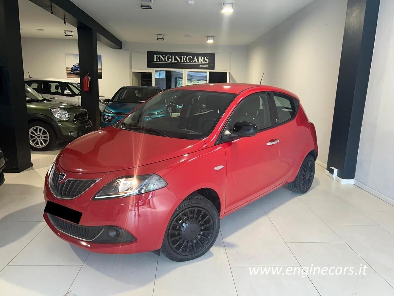 Lancia Ypsilon 1.0 FireFly 5 porte S&S Hybrid Ecochic Silver