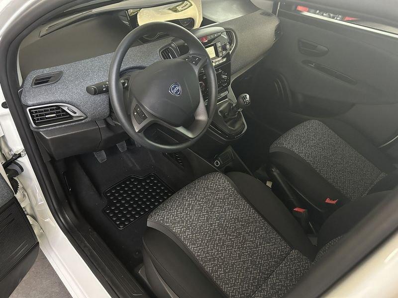 Lancia Ypsilon 1.0 FireFly 70cv Hybrid Silver