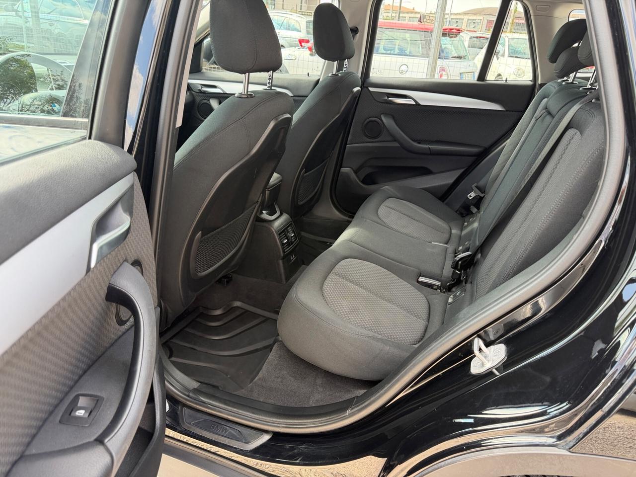 Bmw X1 sdrive16d Business Advantage FARI LED NAVI OK NEOPATENTATI
