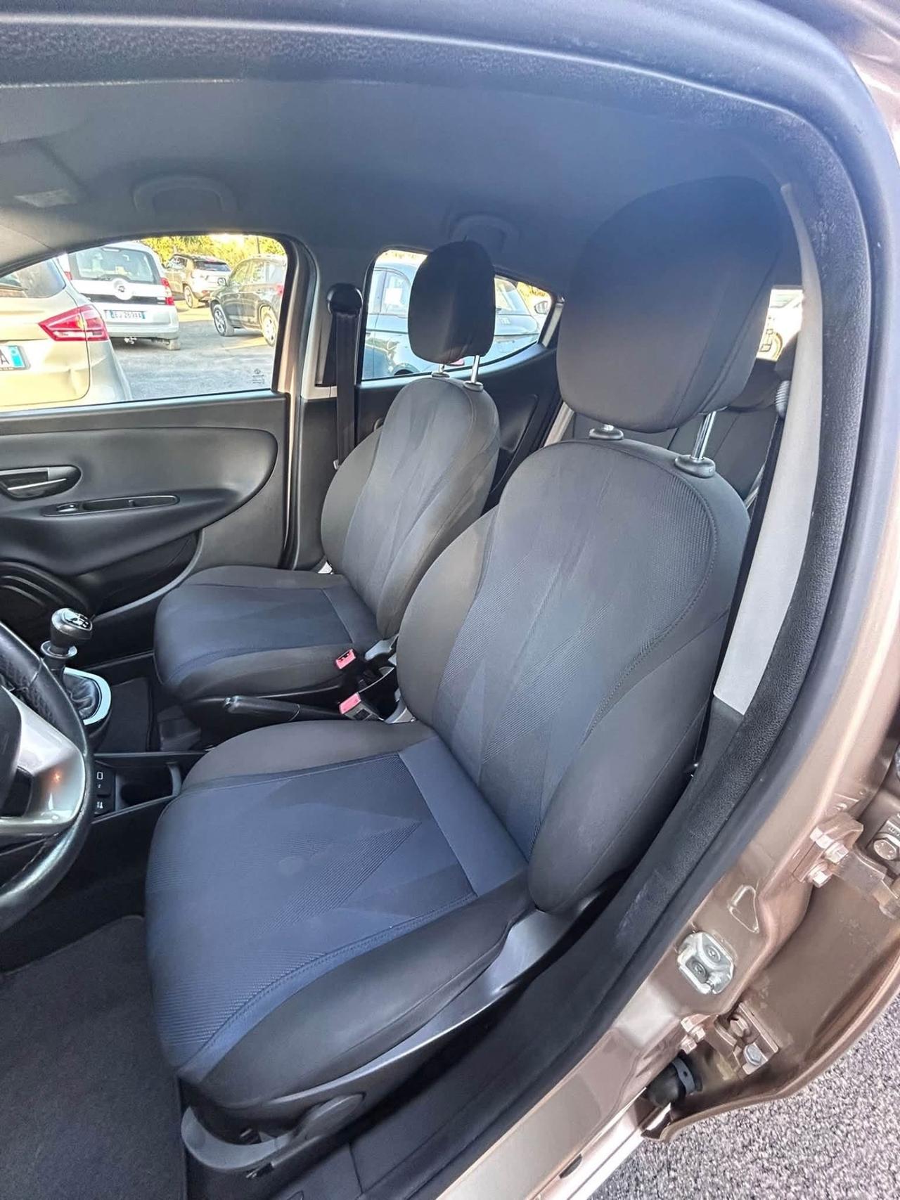Lancia Ypsilon 1.2 69 CV 5 porte S&S Gold