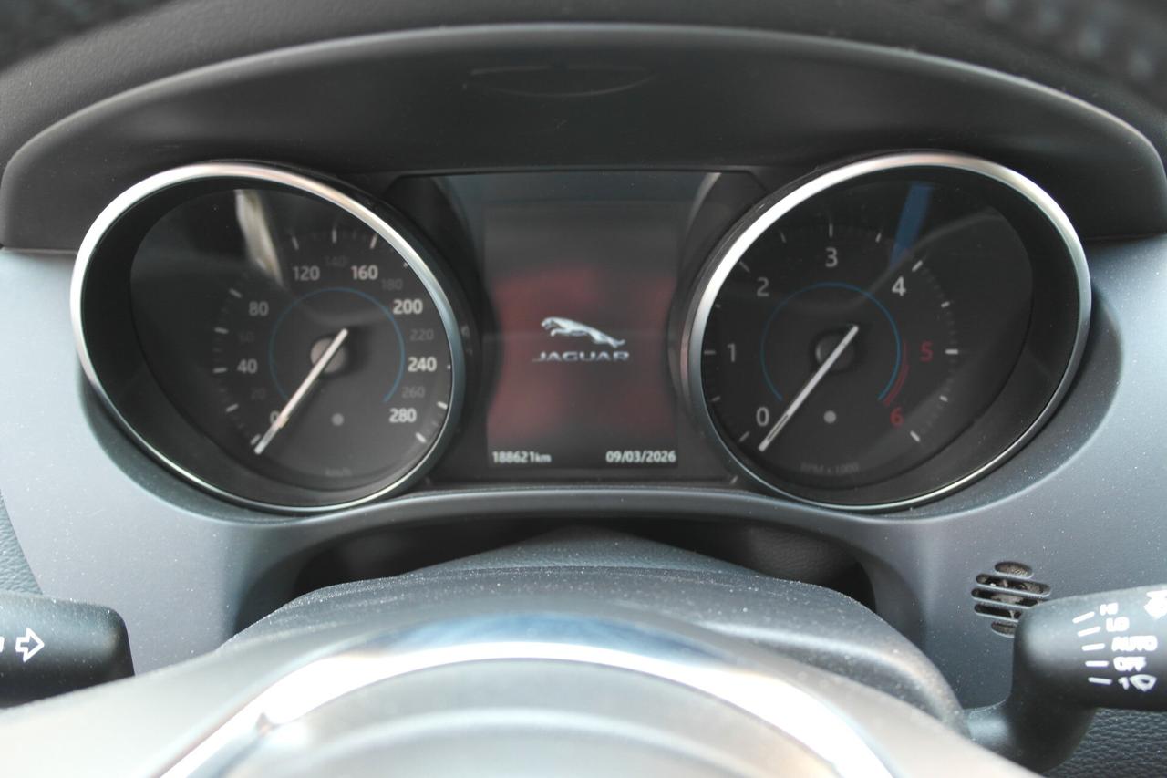 Jaguar F-Pace 3.0 D V6 300 CV AWD aut. Prestige