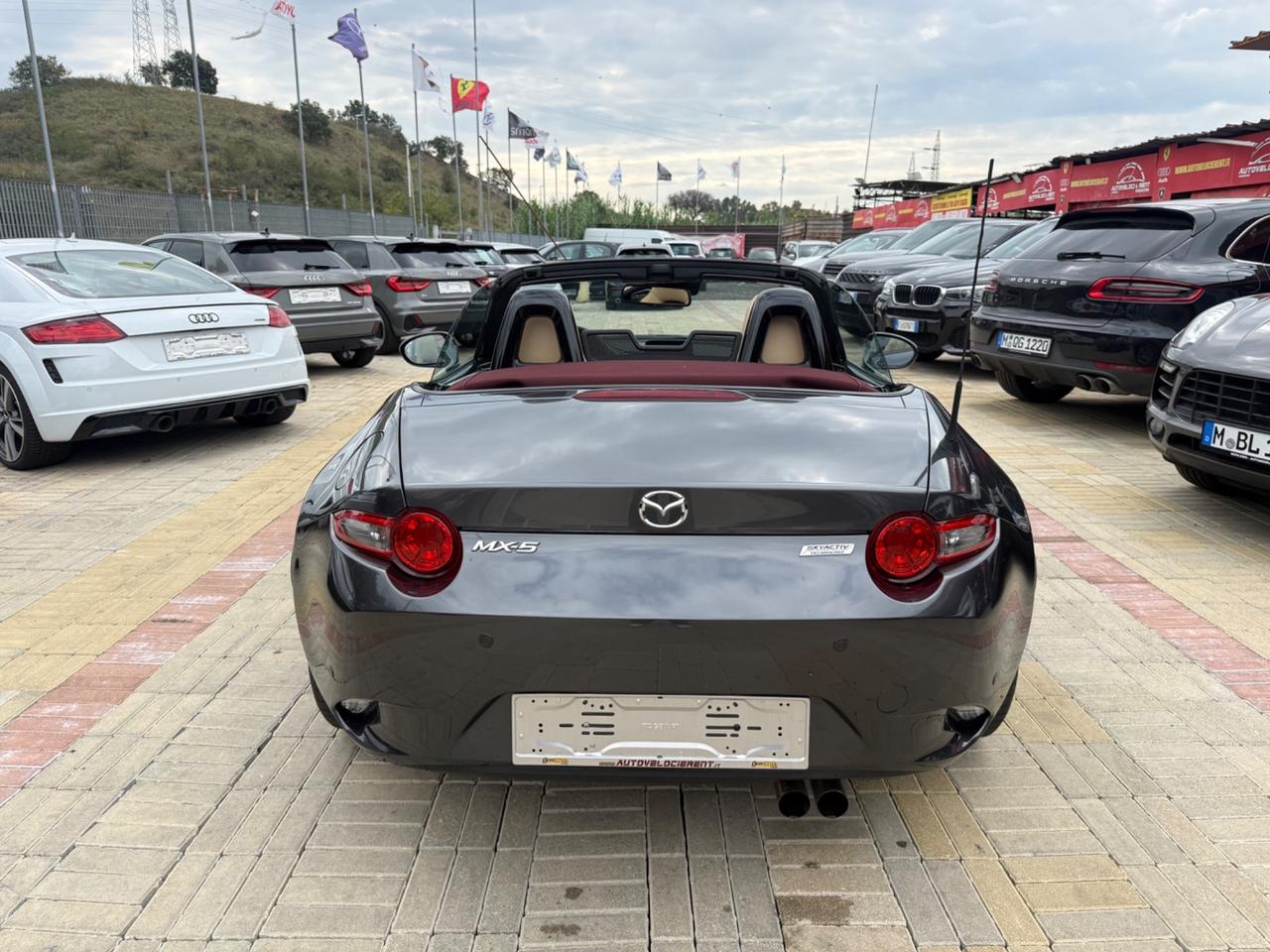 MX-5 1.5 SAKURA | CAPOTE BORDEAUX | PELLE BEIGE | BOSE | FULL LED | 17” | PRONTA CONSEGNA