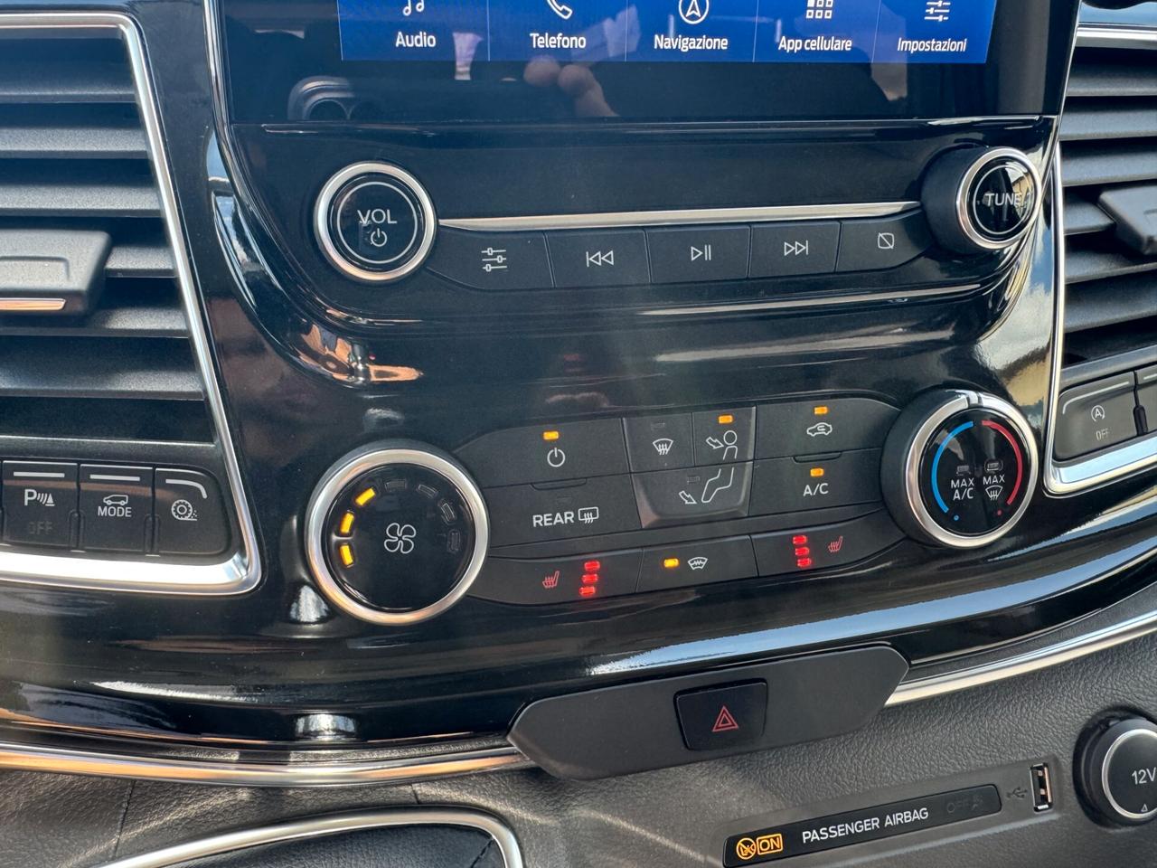 Ford Tourneo Custom Tit. 2.0MHVE 130CV PassoC. 8p