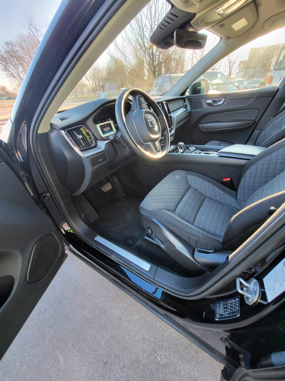 Volvo XC 60 XC60 B4 (d) AWD automatico Essential