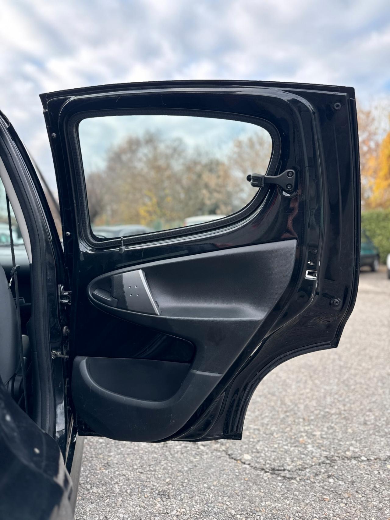 Peugeot 107 1.0 50kW 5P Benz *UNICO PROPRIETARIO*