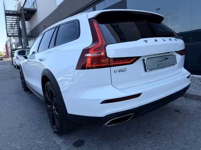VOLVO V60 Cross Country B4 (d) AWD 197CV TETTO ARIBILE/R20