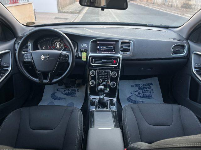 VOLVO V60 2.0 D3 R-design