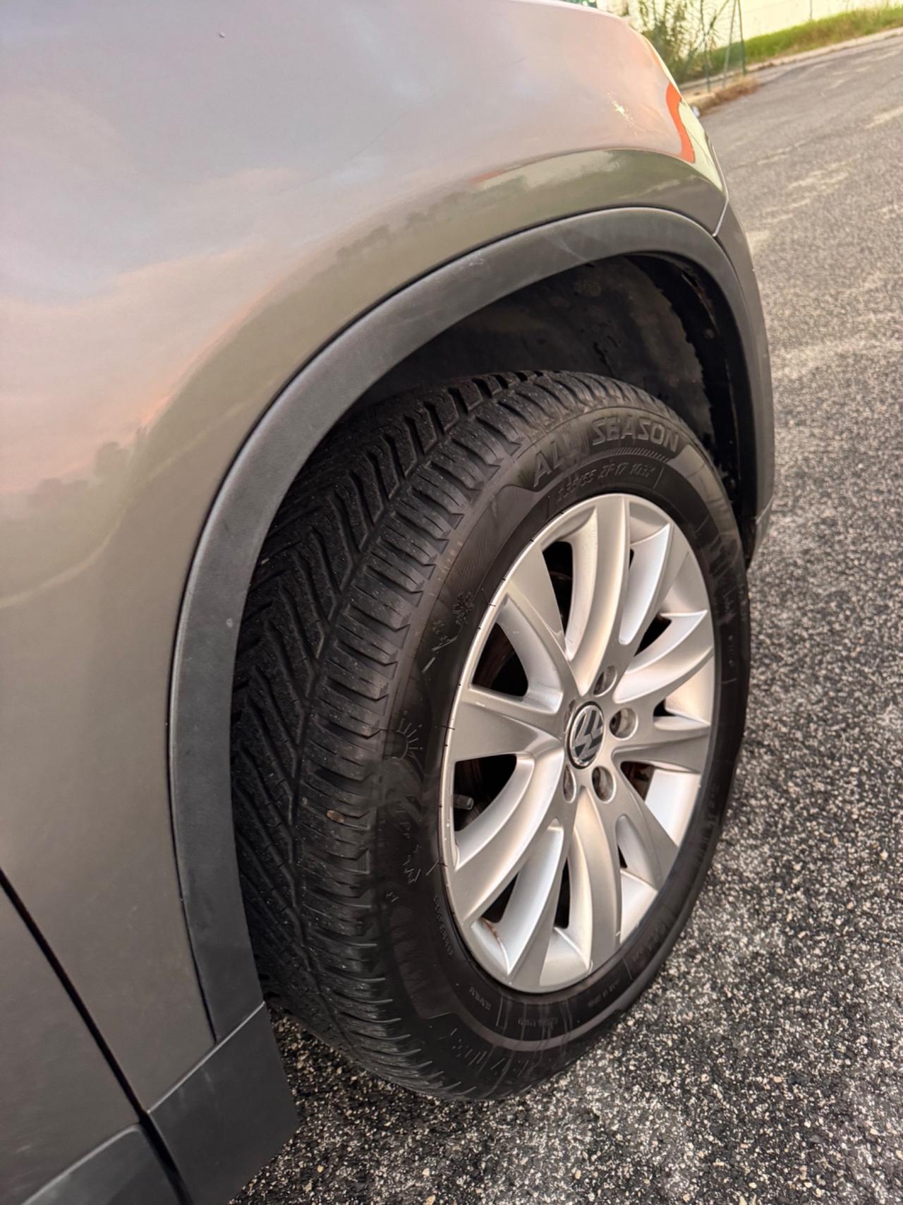 Volkswagen Tiguan 2.0 16V TDI DPF Sport & Style (18°)