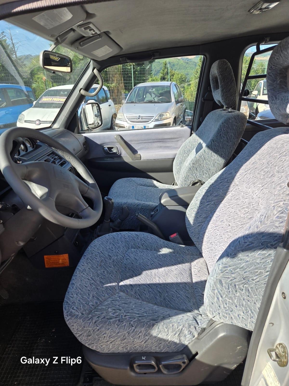 Mitsubishi Pajero 2.5 TDI MT GLS Target Autocarro
