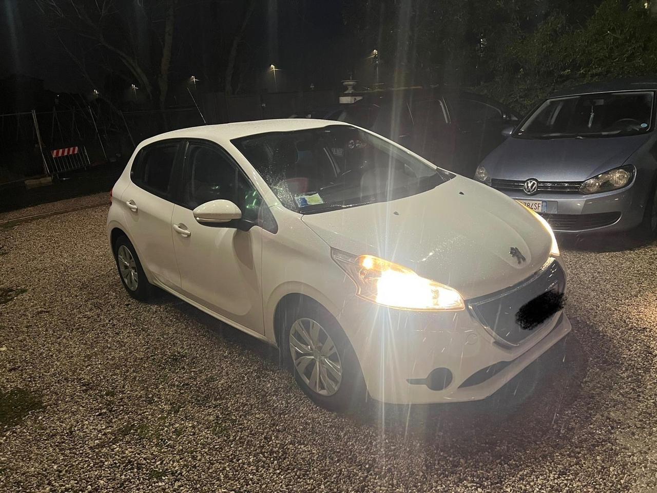 Peugeot 208 1.4 HDi 68 CV 5 porte Allure