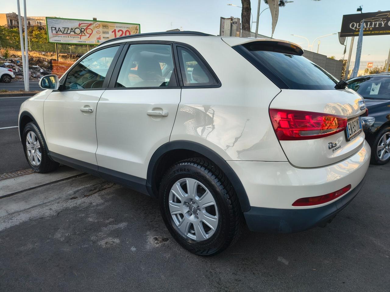 AUDI Q3 2.0 DIESEL TETTO PANORAMICO UNICOPROPRIETA