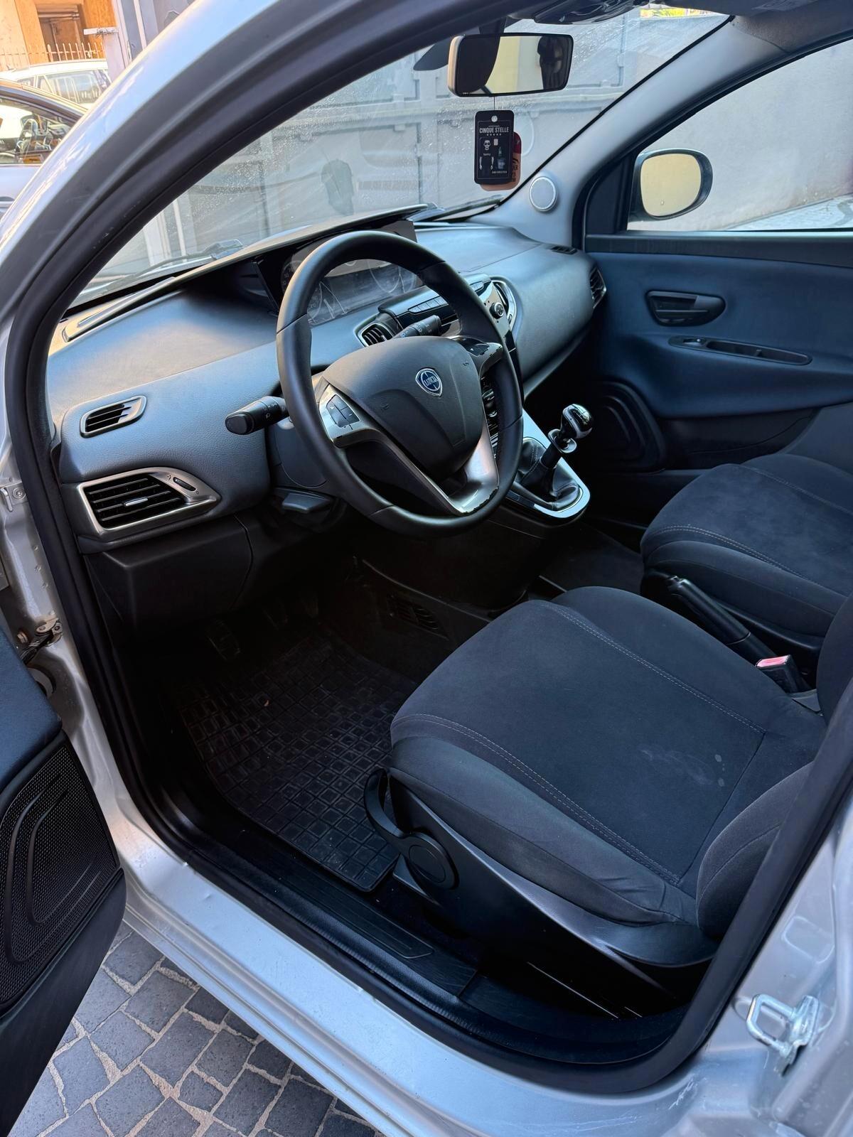 Lancia Ypsilon 1.2 69 CV 5 porte Gold